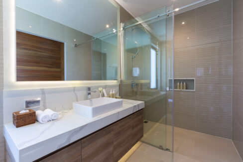 8FAE551F-7AAA-42F1-A813-AC5A48E8C080