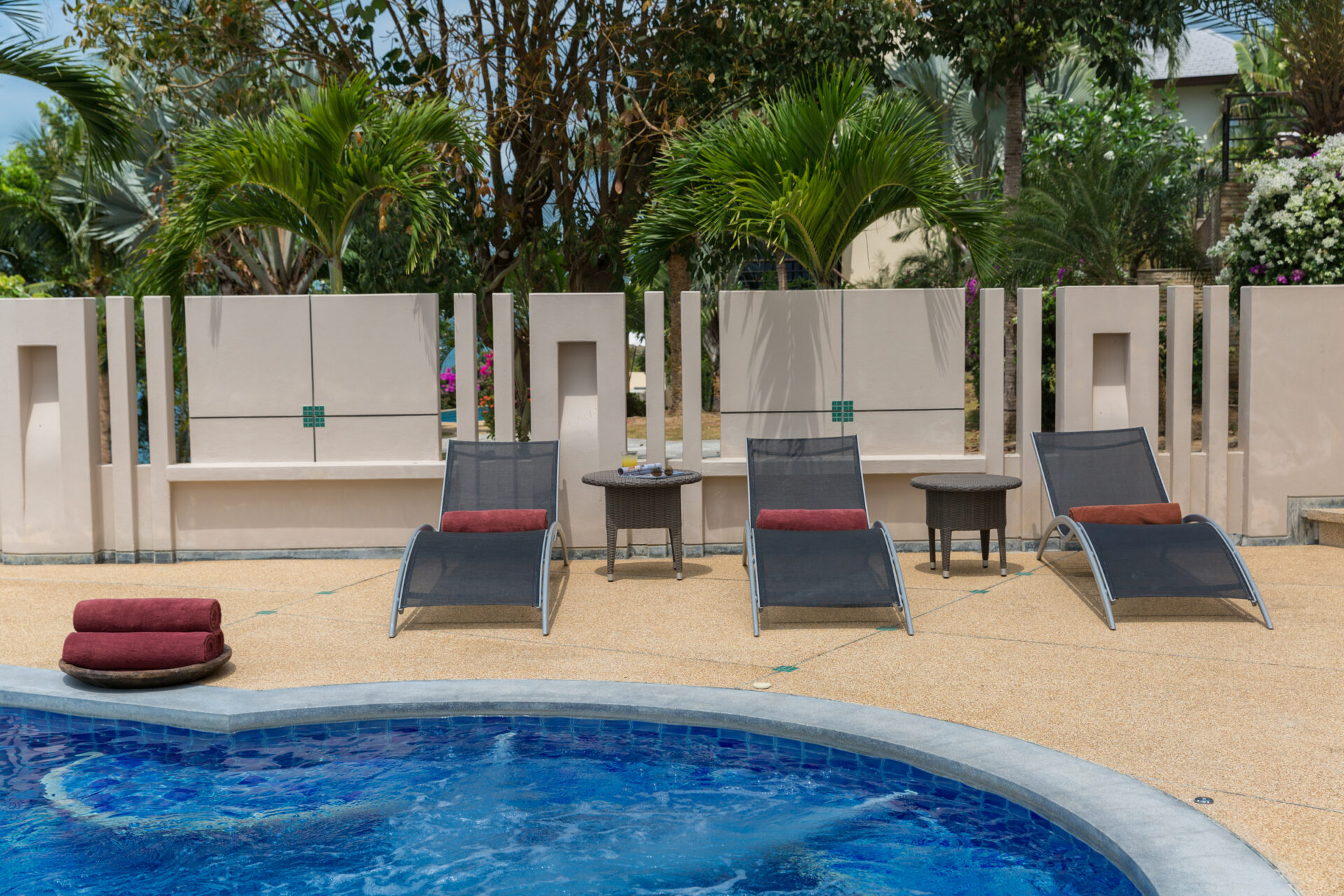 Akira_swimming_pool-4