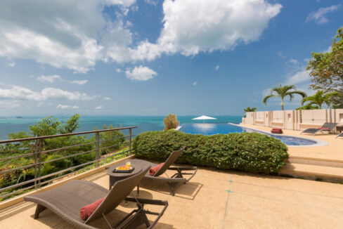 Akira_swimming_pool-8