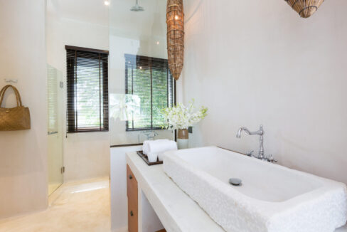 KohKoon_master_bathroom-1